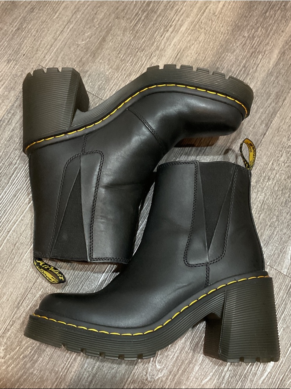 Authentic 💯 DOC MARTENS Black Heeled Chelsea Boots with Yellow Stitching - Women - Picture 14 of 14